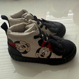 Zara Disney Kids Sneakers - Black and Cream size 24